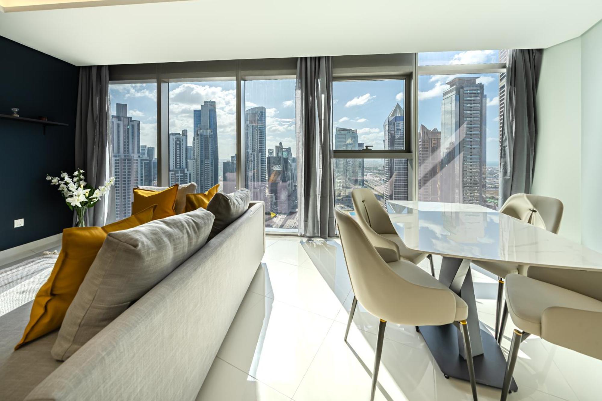 Magical With Rooftop Pool & Burj Khalifa View Апартаменти Дубай